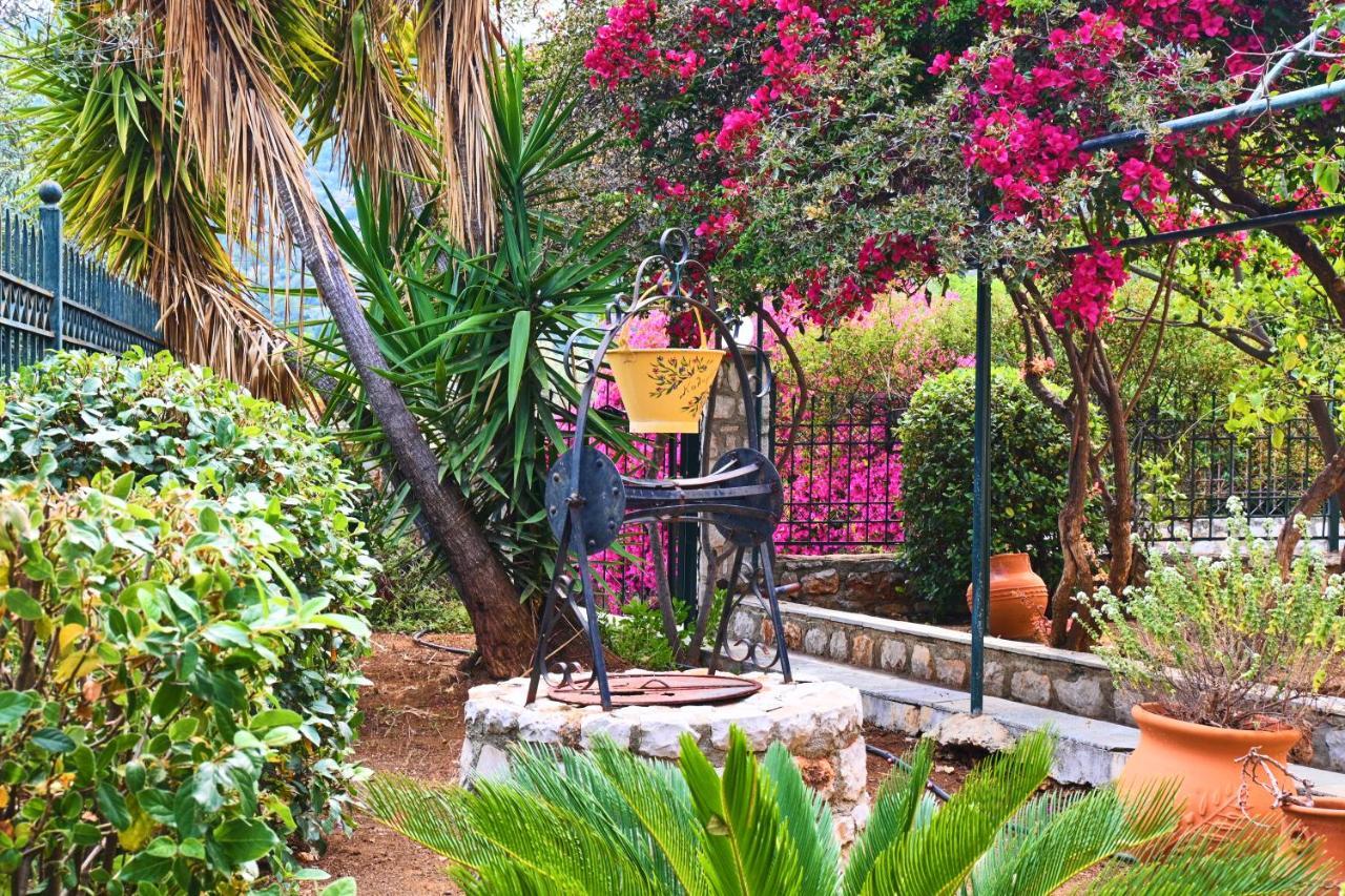 Pavlos' With View Holiday home Korfos