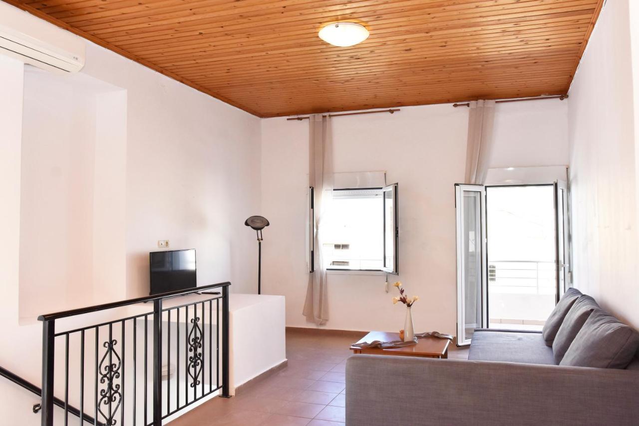 Apartment Manolia *