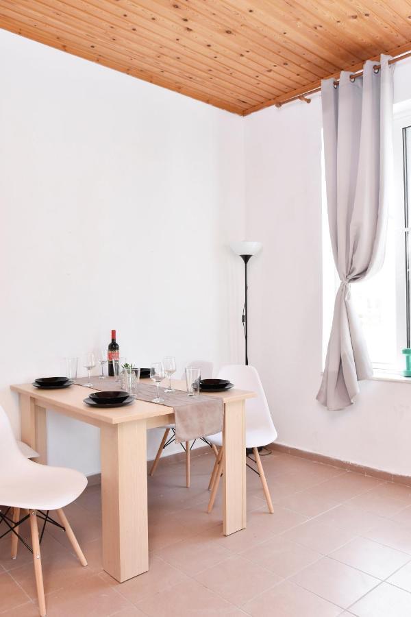 Manolia Apartment *