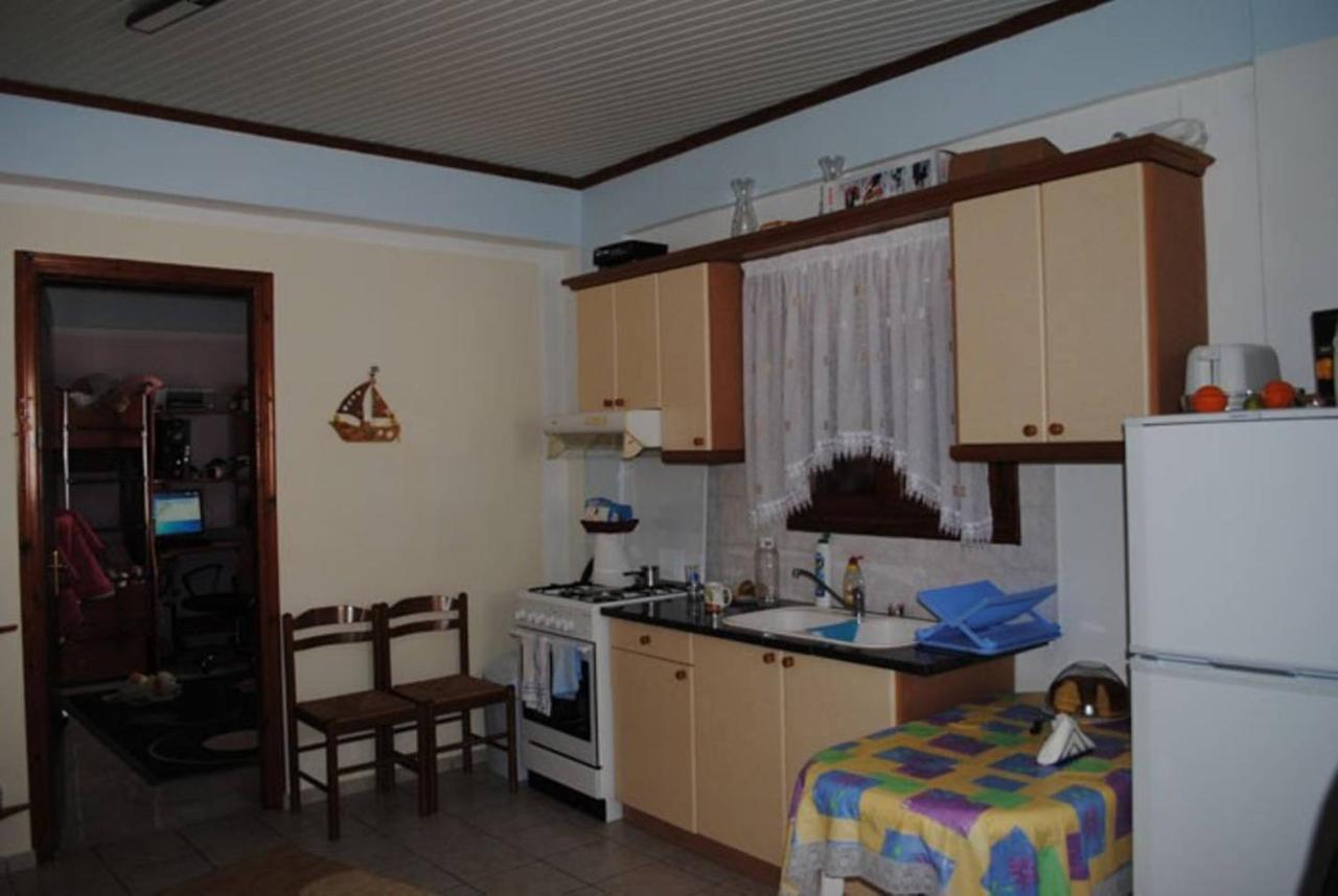 Akti Miaouli Apartment Vari (Syros)
