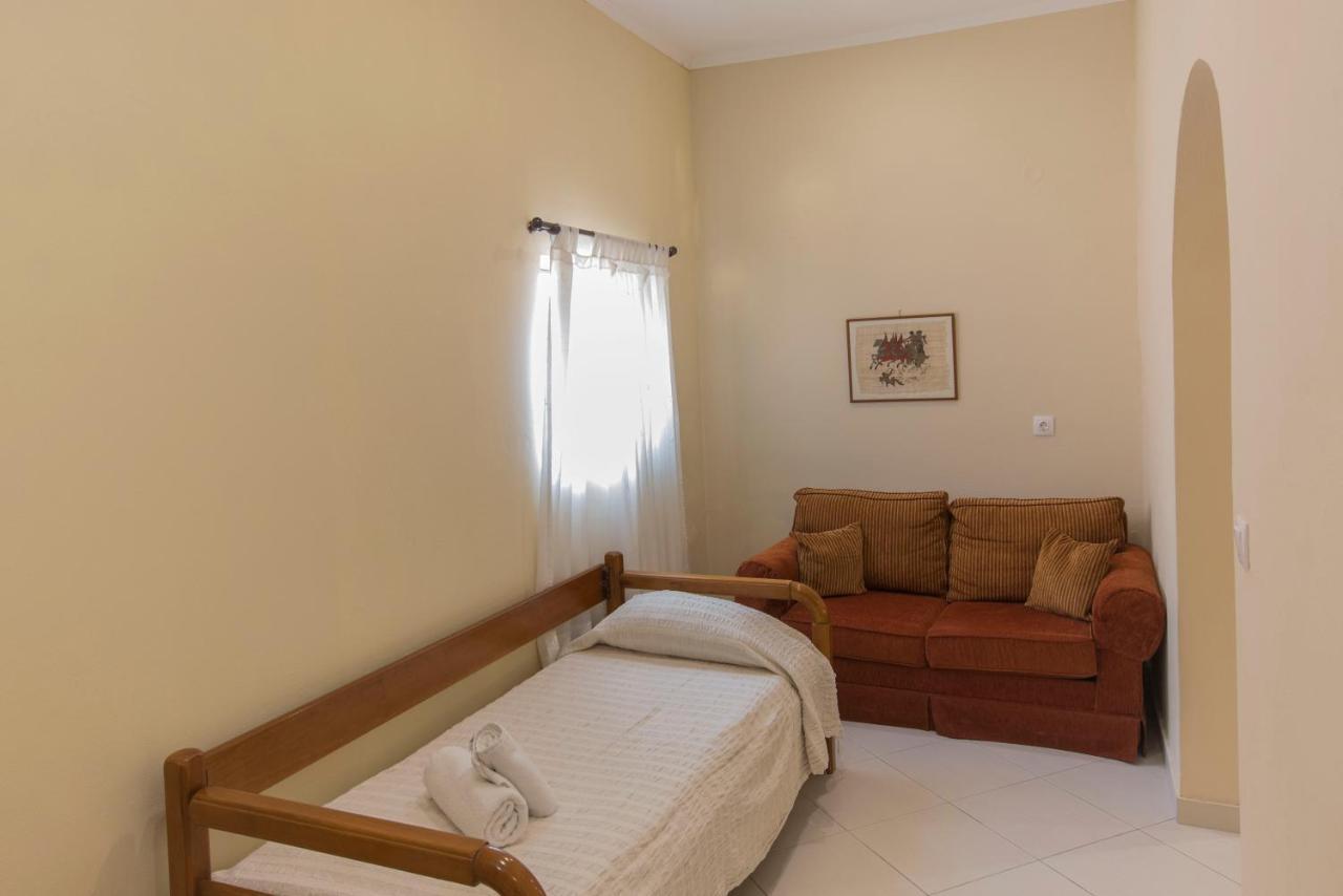 Fouxia And Apartment Perama (Corfu)