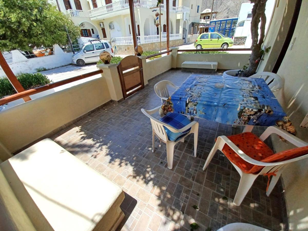 Evelina Pension: Diverse Near Black