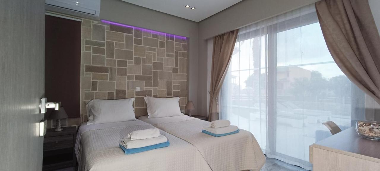 Alexandros Villa