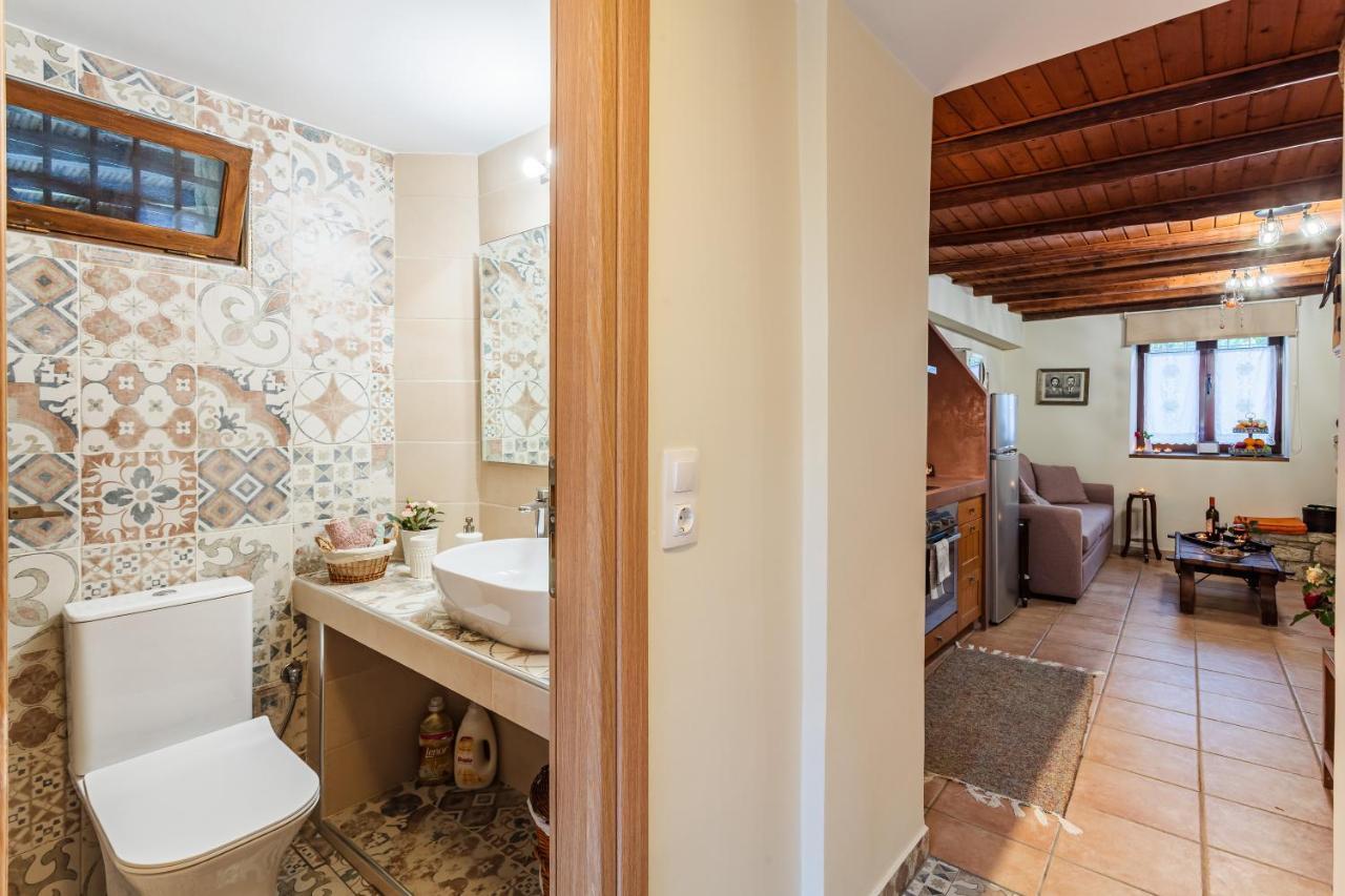 Olive Garden Stone House Near The Petalidi