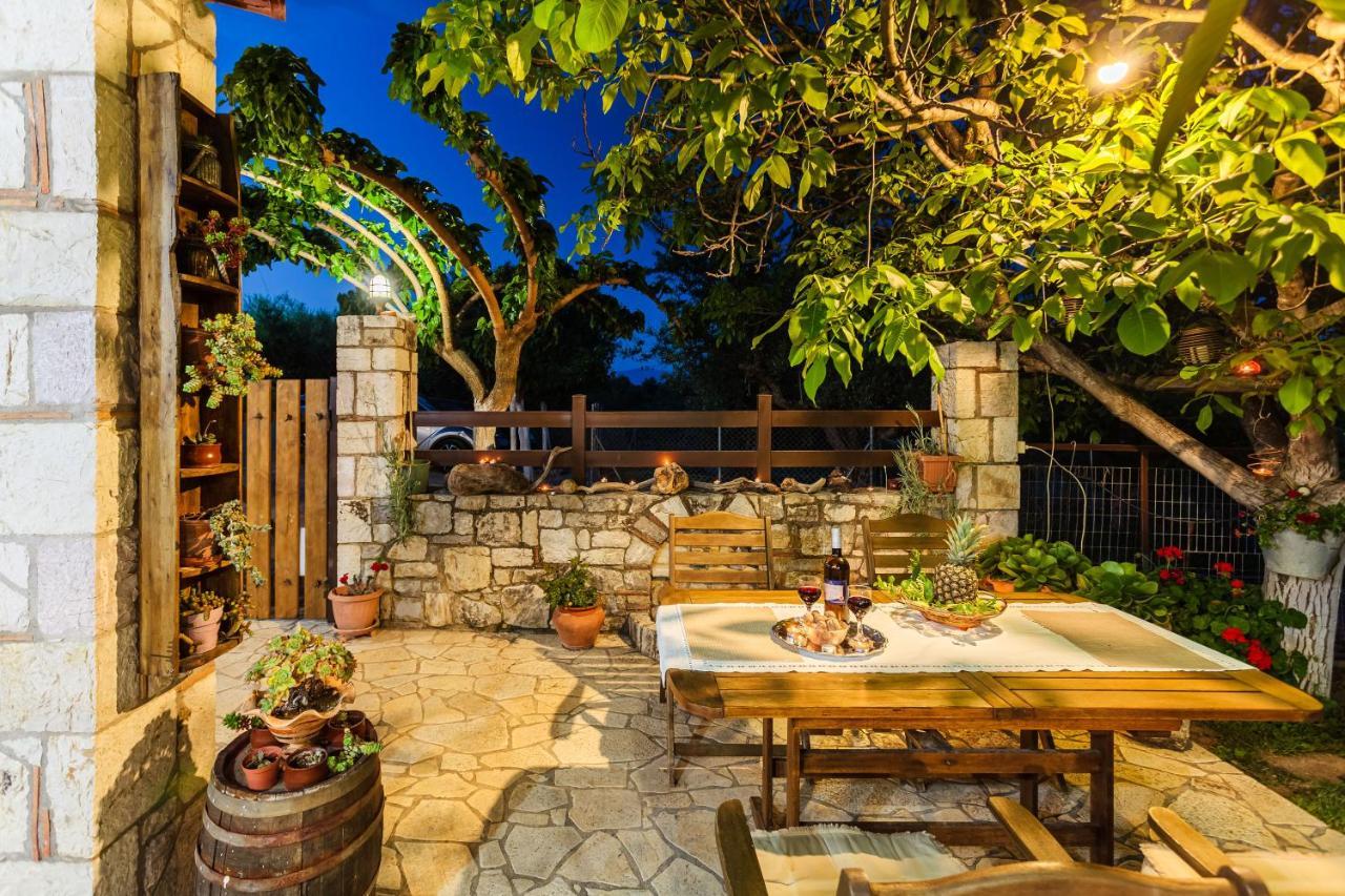 Olive Garden Stone House Near The Holiday home *