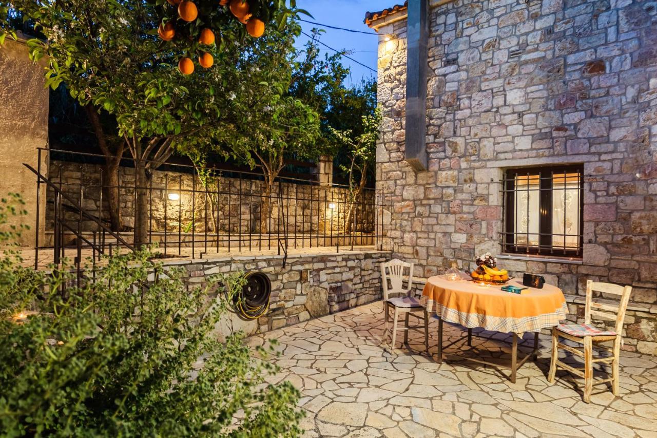 Olive Garden Stone House Near The Petalidi