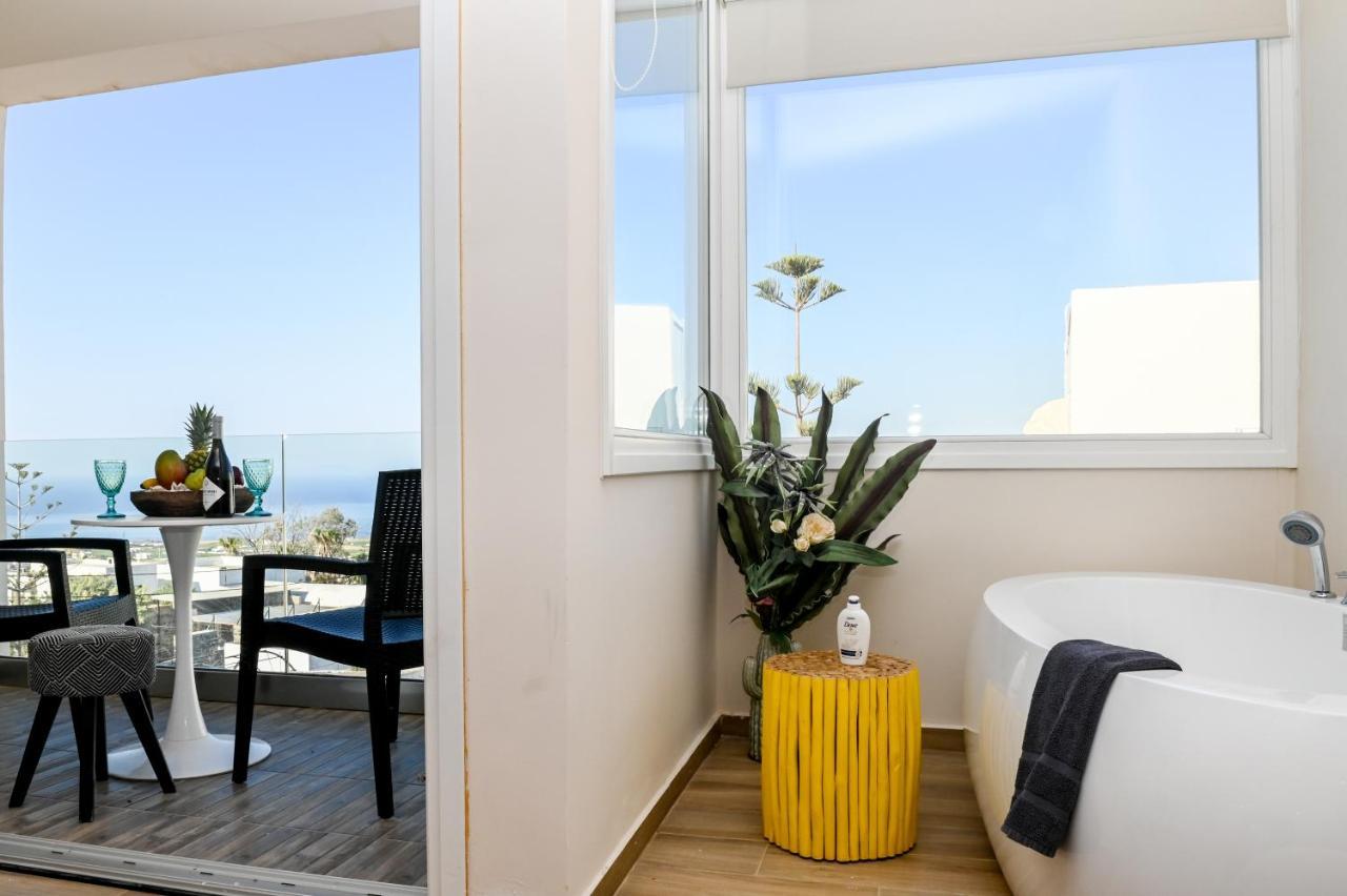 By Georgia Apartment Fira (Santorini)