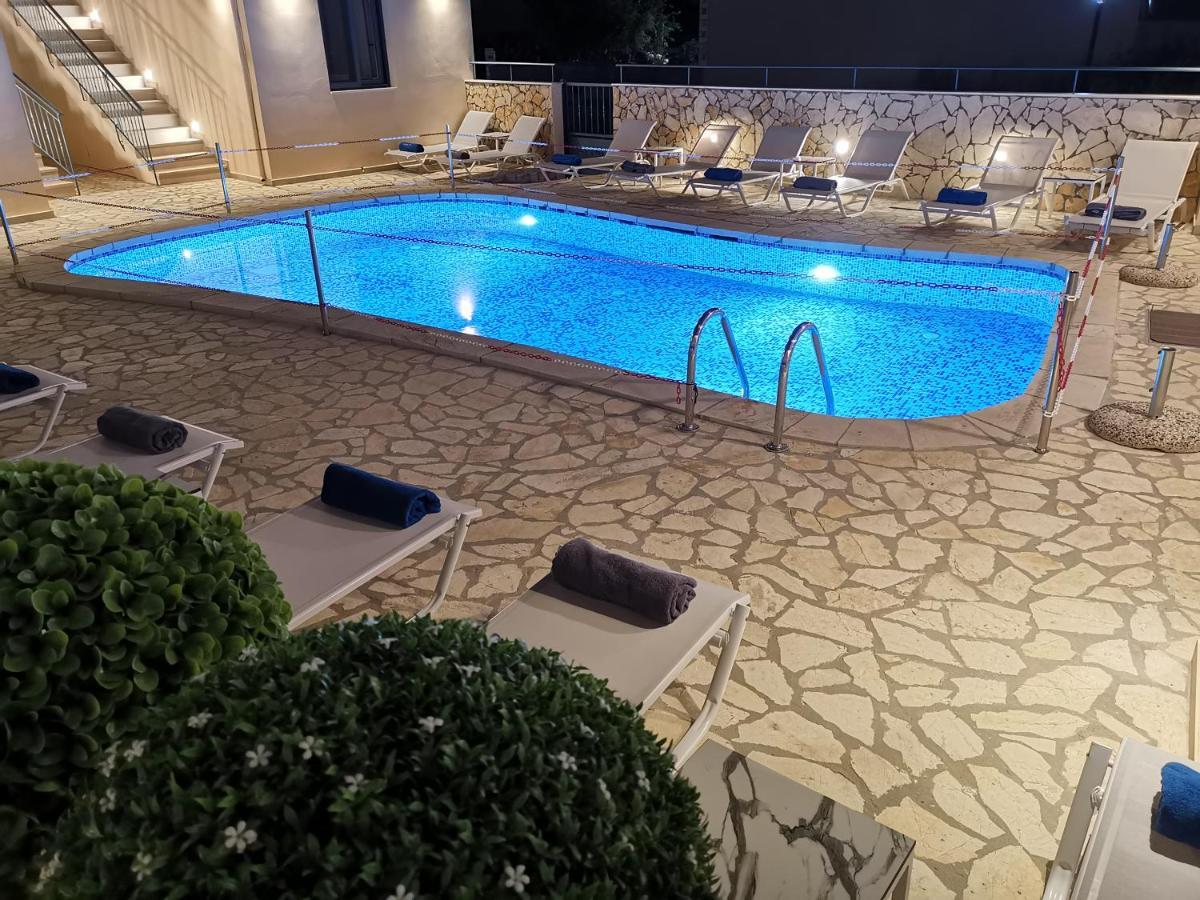 Anemos Aparthotel 3*