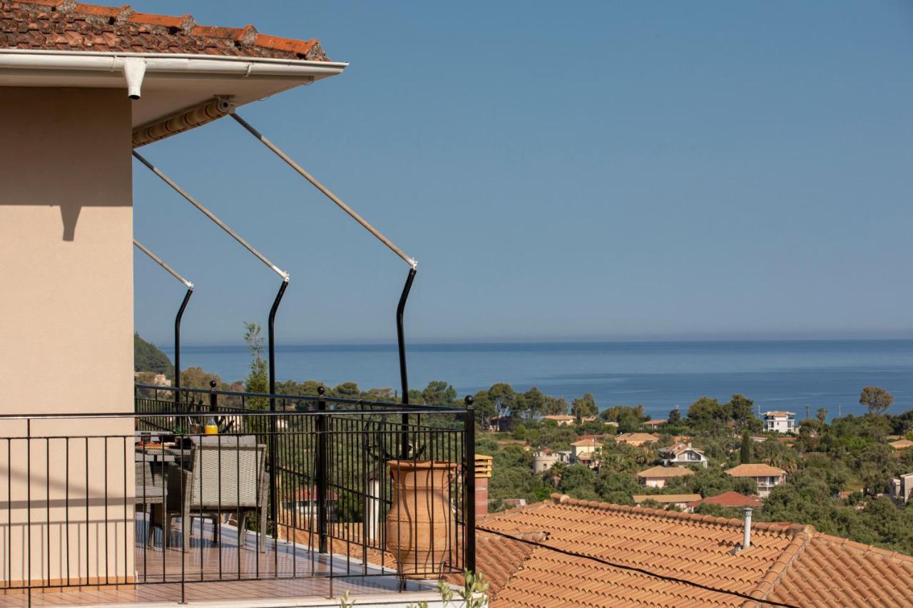 Dimitris - The House Experience * Frinion
