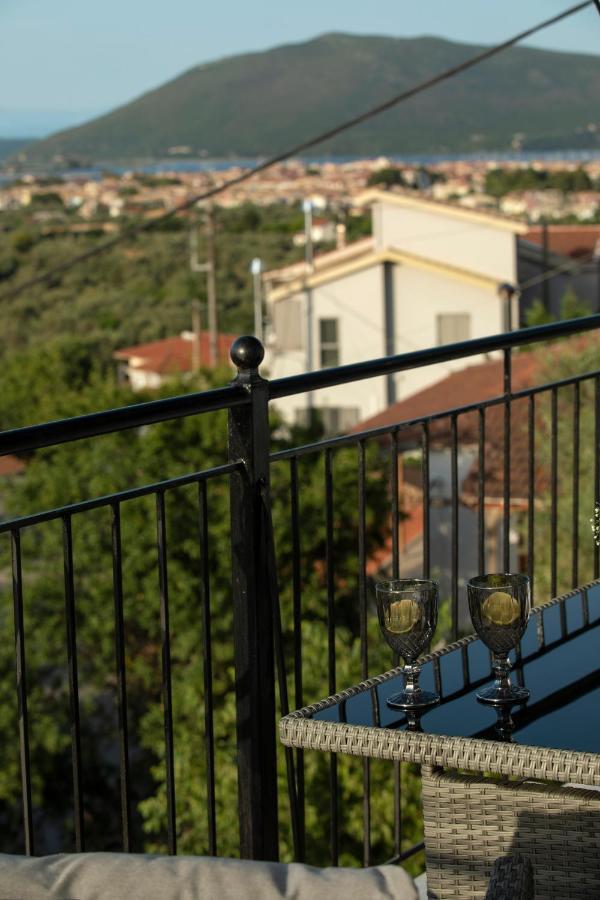 Dimitris - The House Experience Frinion