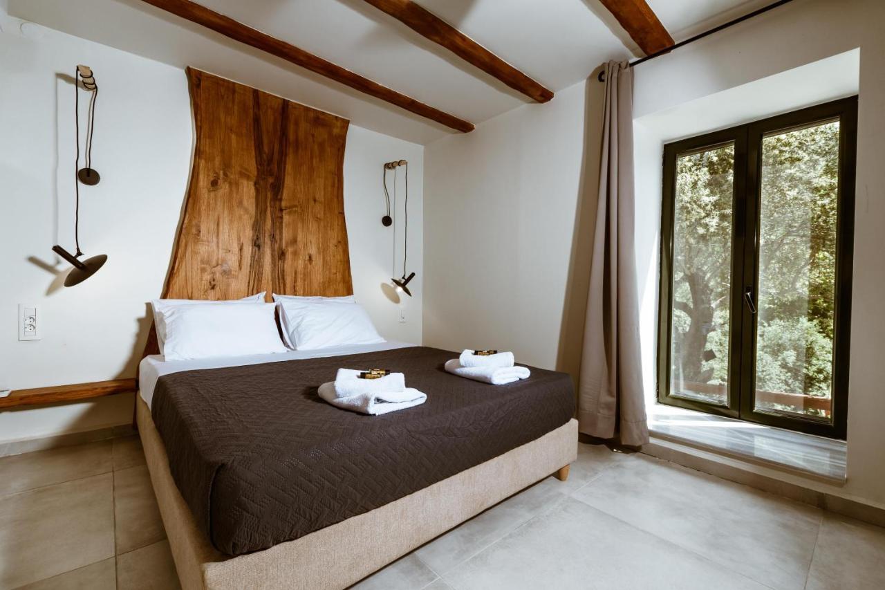 Ellafos Traditional Living Apartment