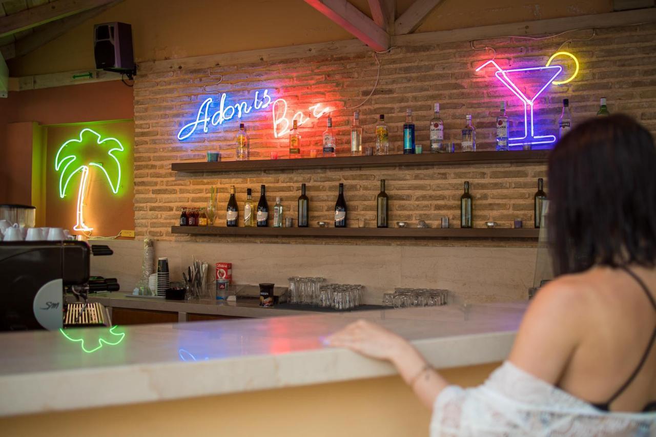 Adonis Aparthotel