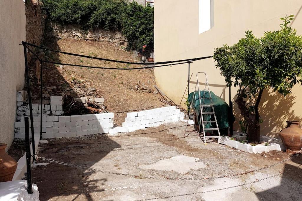 μπαλκόνι του αιγαίου Father's House In *