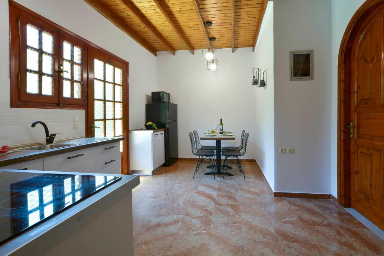 Alamanos House *