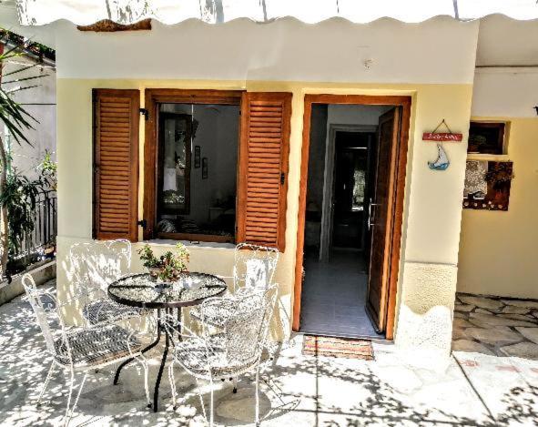 Roppas Nostos Guest house