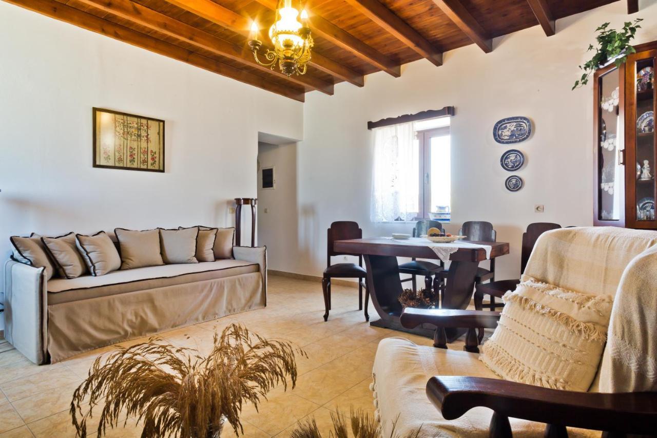 Symone Holiday home Afiartis