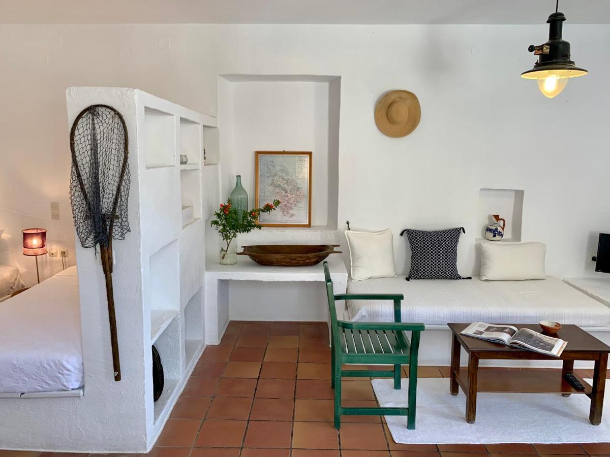 Alkyonis Kamares (Sifnos)