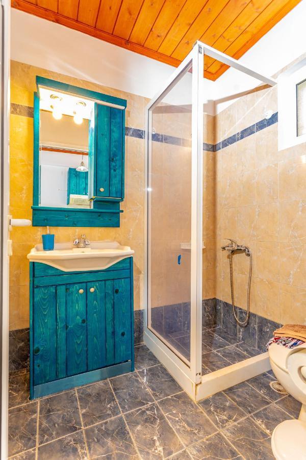 The Life Guest house Limnionas (Central Greece)