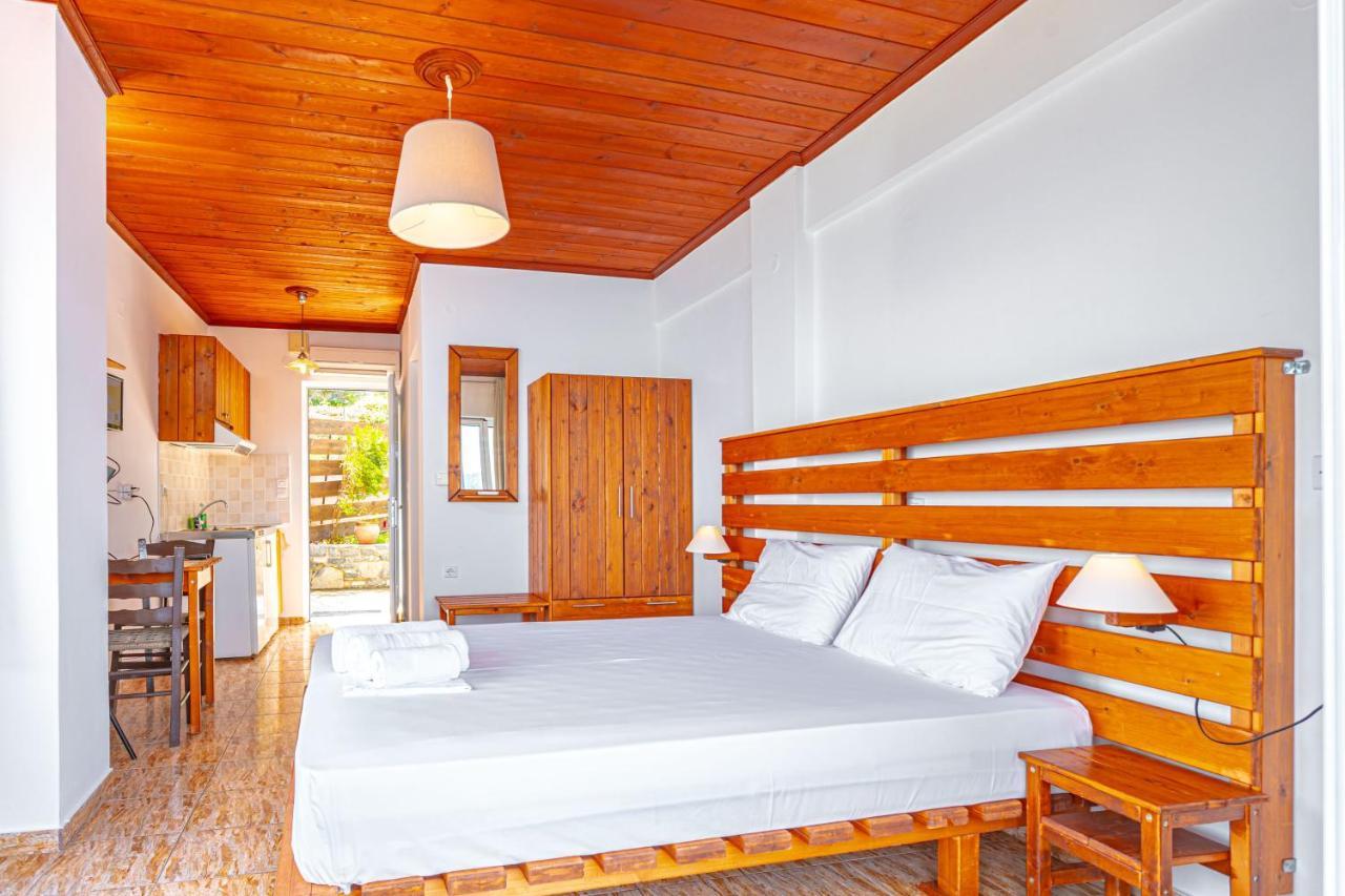 The Life Guest house Limnionas (Central Greece)