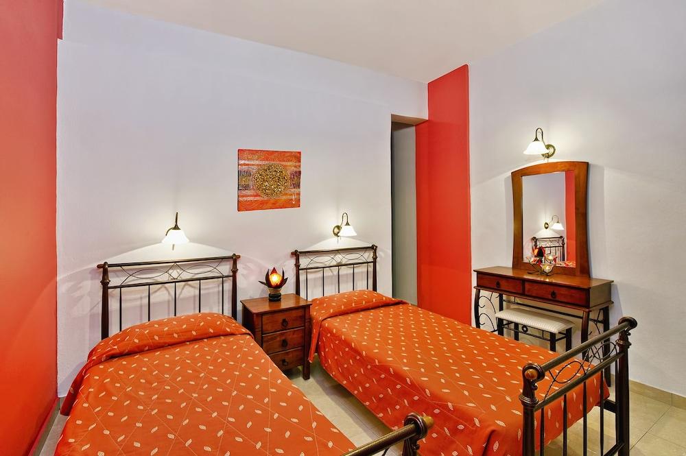 Apartment Petros Fira (Santorini)