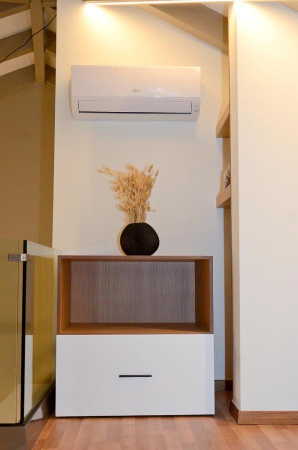 Apartment Roloi