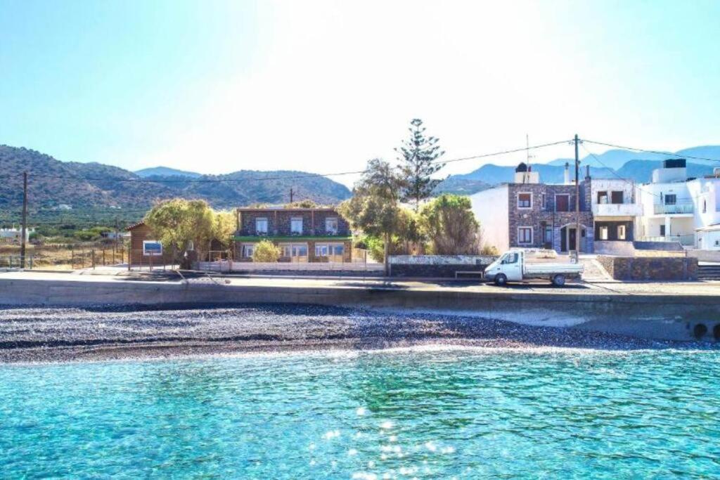 Terrazeus - Stone House Beachfront 2 Apartment *