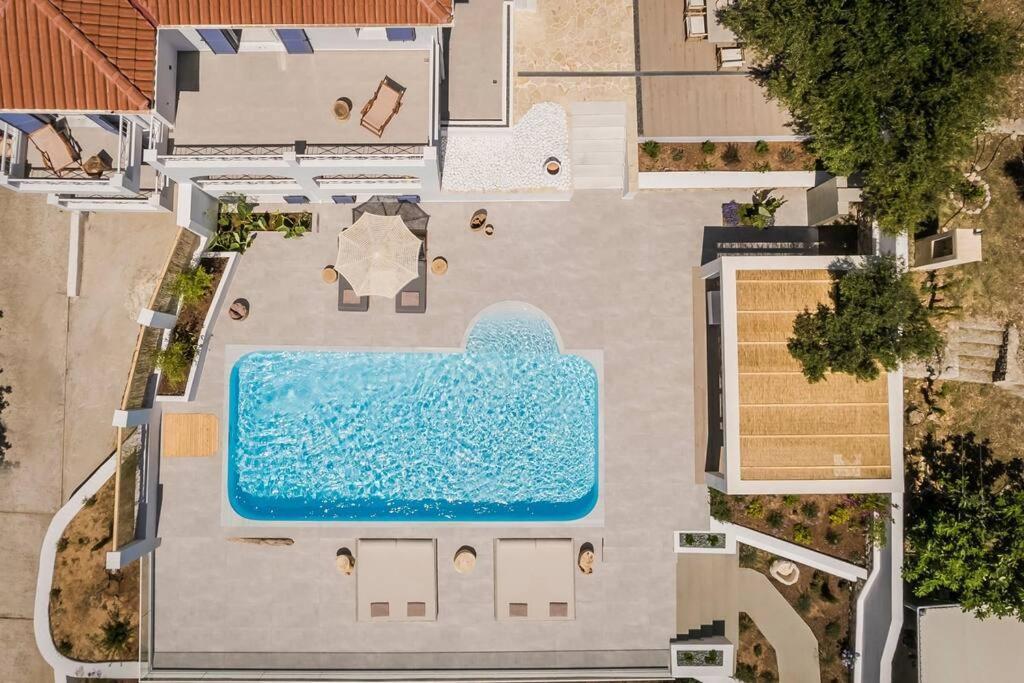 Villa Lourdas White *