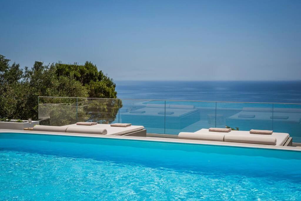 Villa Lourdas White *