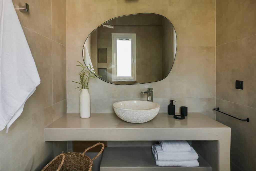 Villa Lourdas White