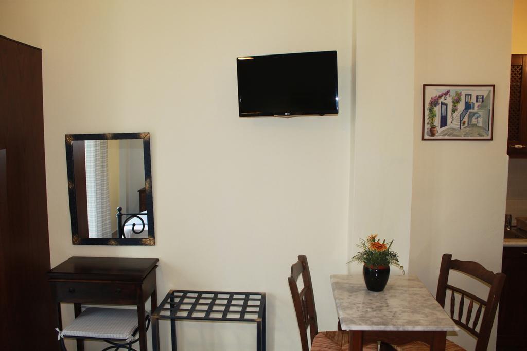 Aparthotel Akrogiali *