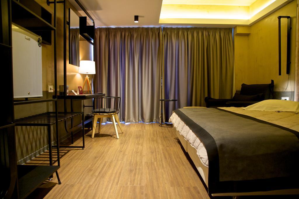 Adonis Hotel 3*