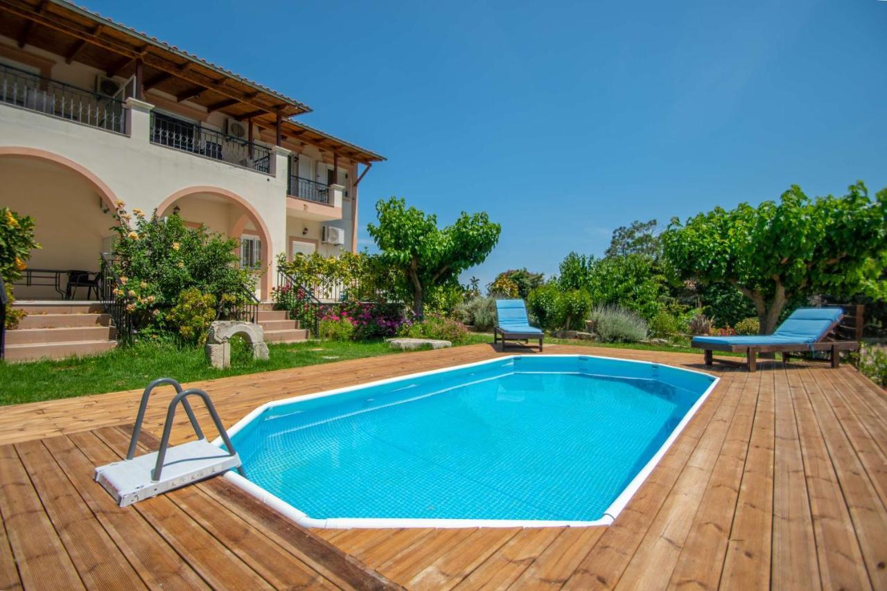Family Private Homes & Sea View Apartment