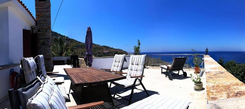 Astra-ferienhaus Mit Grosser Dachterrasse Und Top-ausstattung In Nas