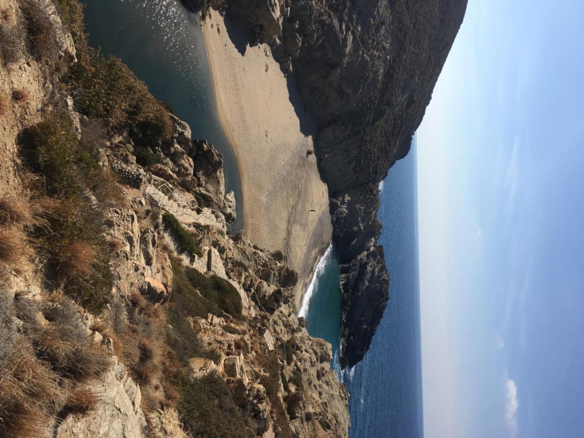 Astra-ferienhaus Mit Grosser Dachterrasse Und Top-ausstattung In Nas Holiday home Armenistis (Ikaria)