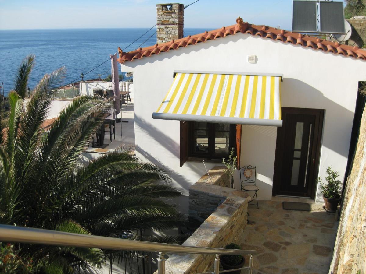 Astra-ferienhaus Mit Grosser Dachterrasse Und Top-ausstattung In Nas Armenistis (Ikaria)