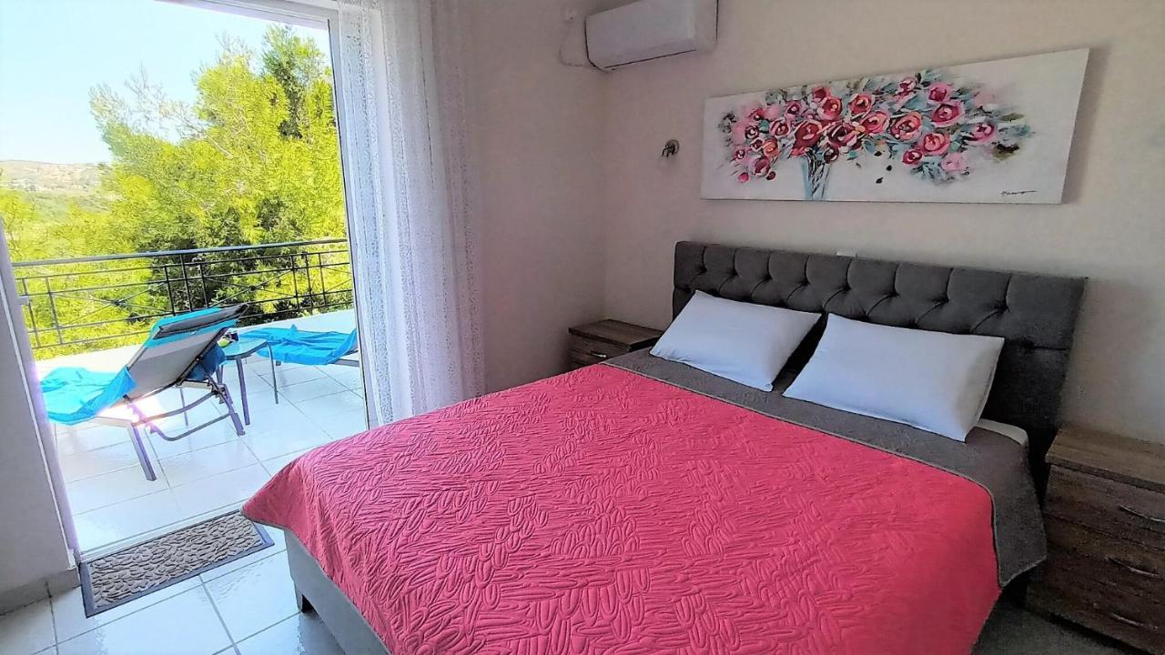 Dea Del Mare Complex In Front Of The Sea. Villa