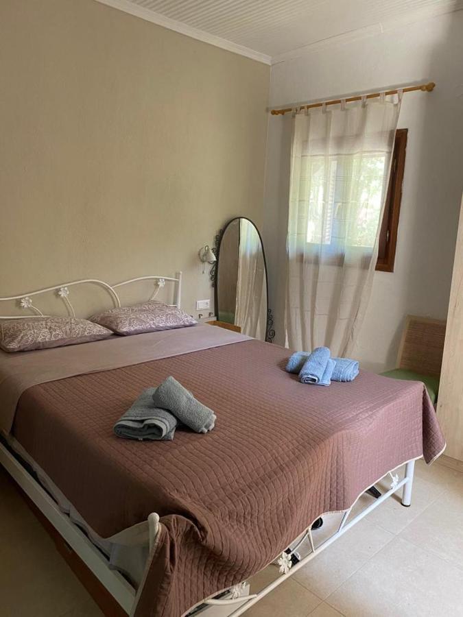 Private Seafront House In With Amazing View Of Diaporos Island *