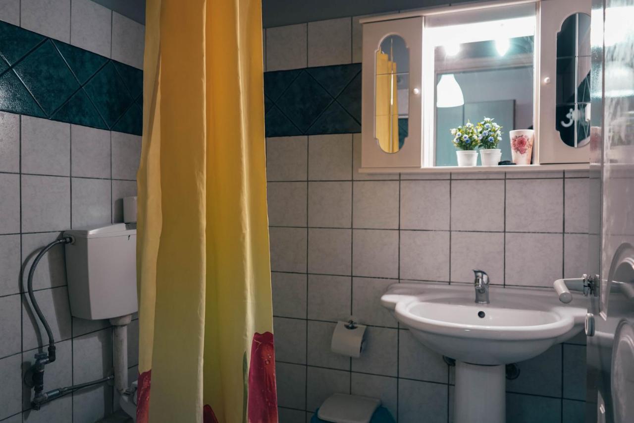 Apartment Dreams Studios *