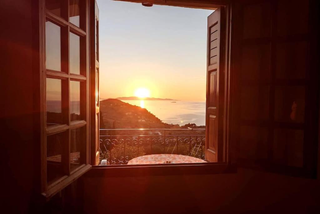 Apartment μπαλκόνι του αιγαίου Father's House In *