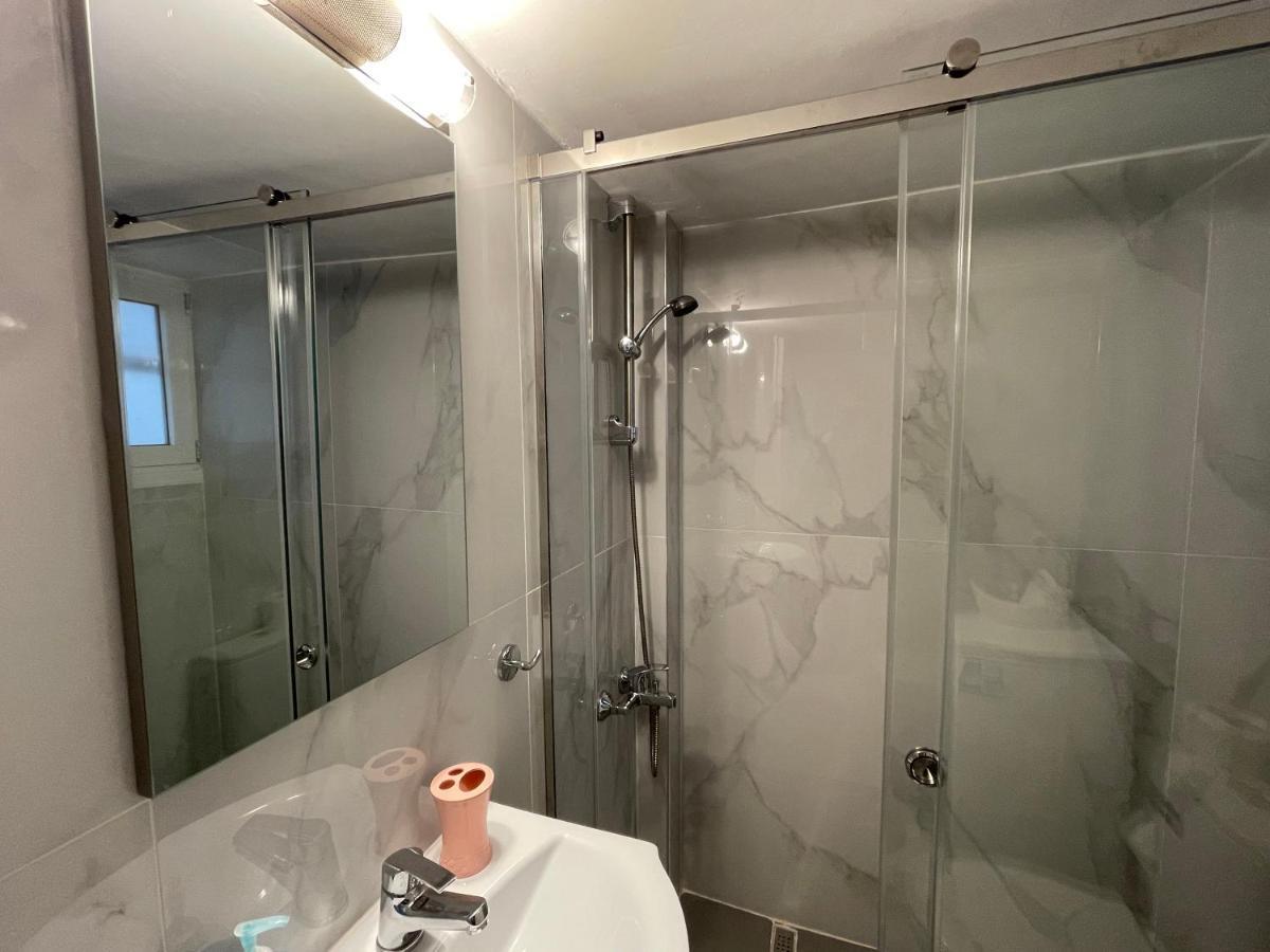 Cosy In Glyfada Center Apartment *