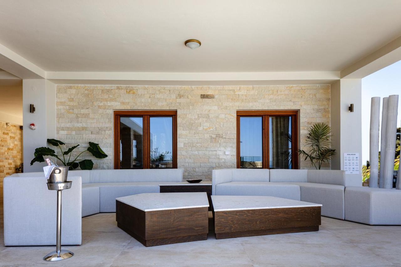 Villa Alpha Estate & *