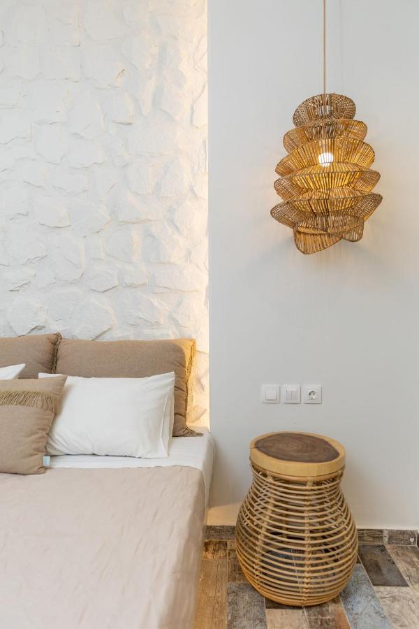 Naxos Petite
