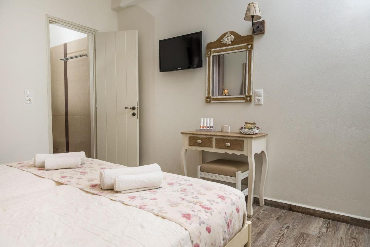 Naxos Petite 3*