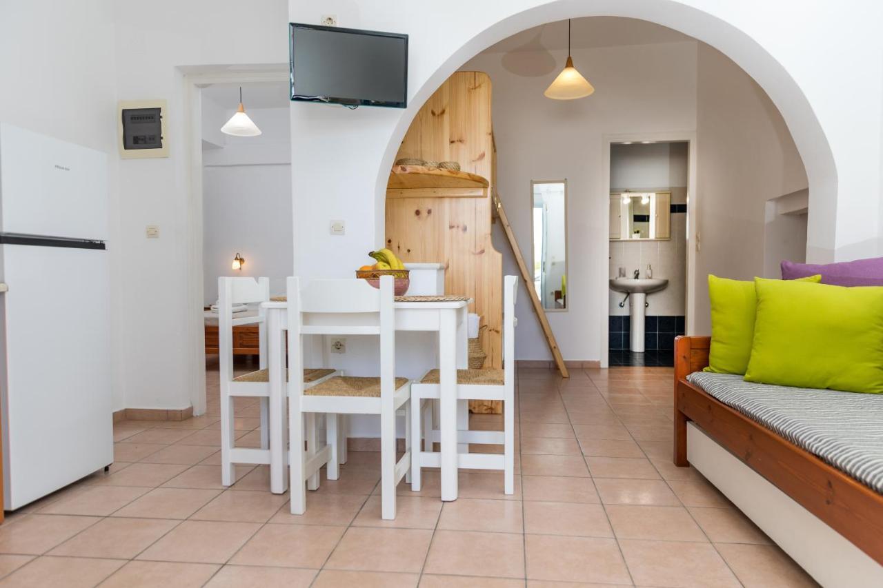Aqua Naxos & Guest house *