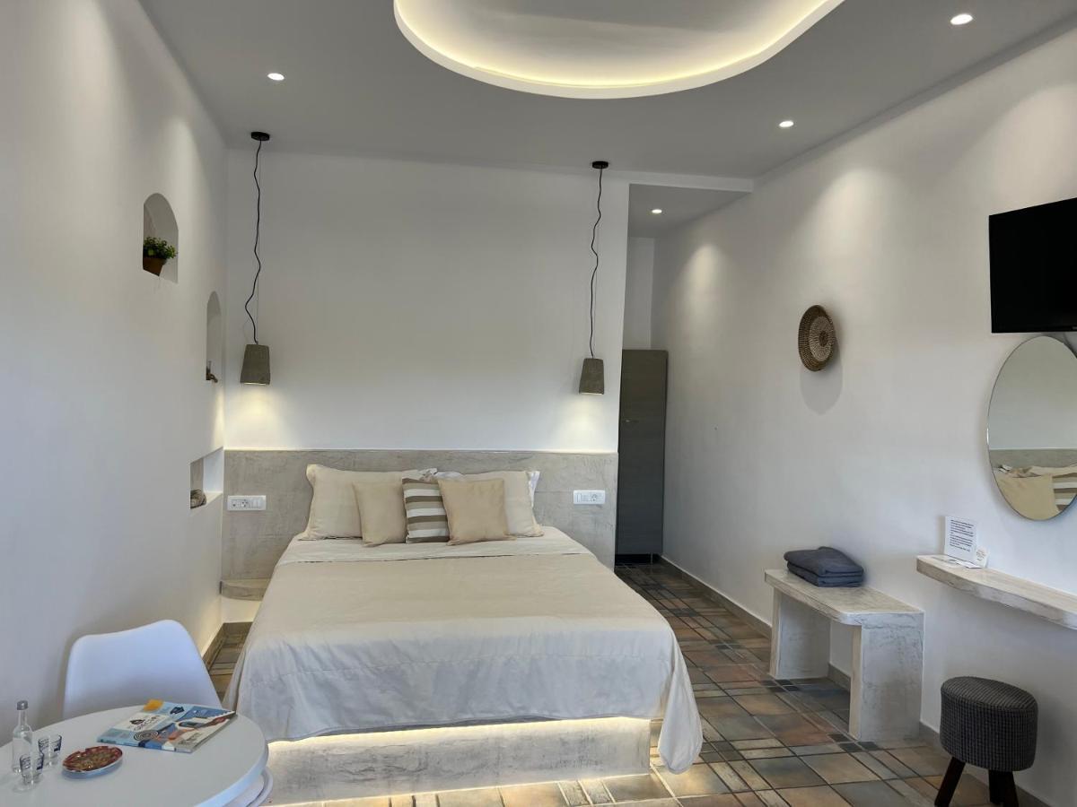 Arapiou Aparthotel Perivolos (Santorini)