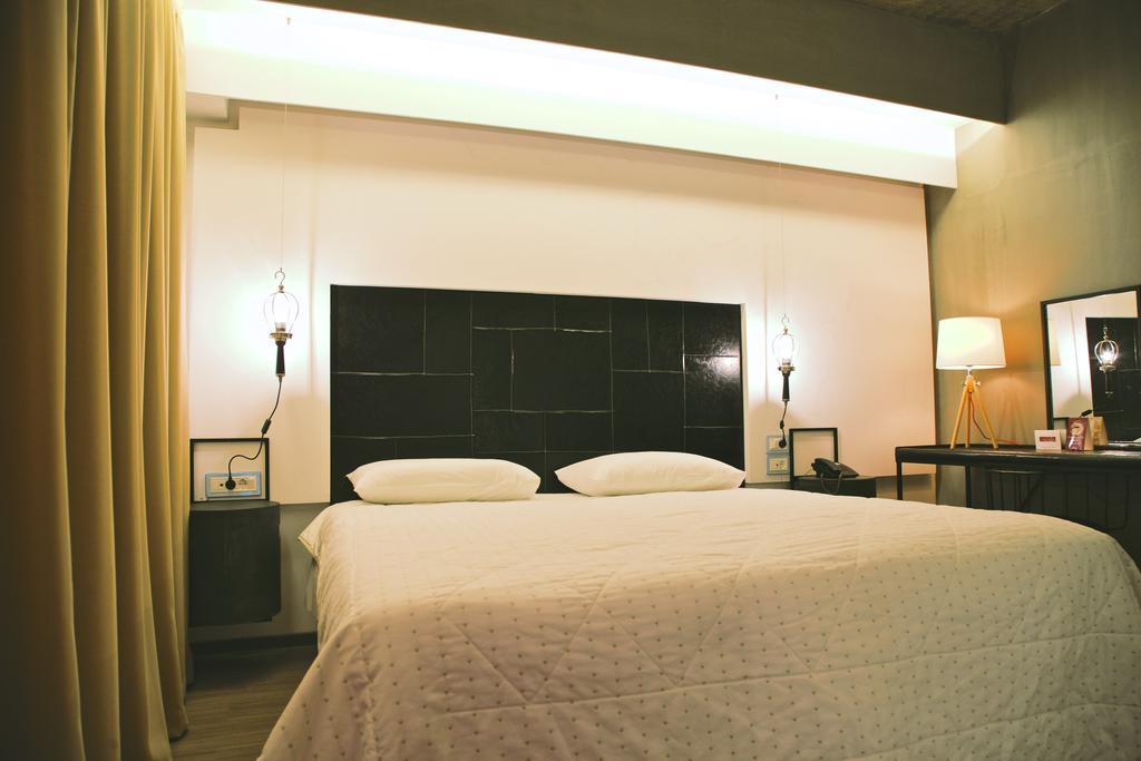 Adonis Hotel 3*