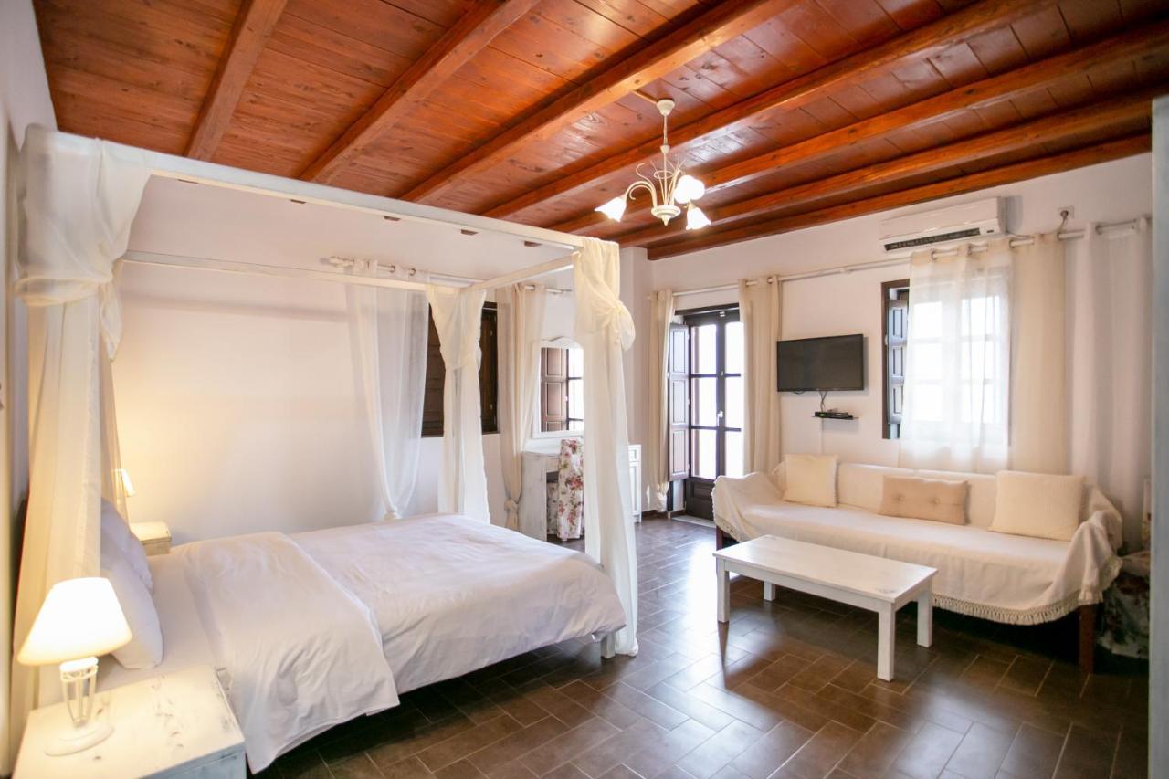 Traditional Plagiaki Apartment Neo Oitilo