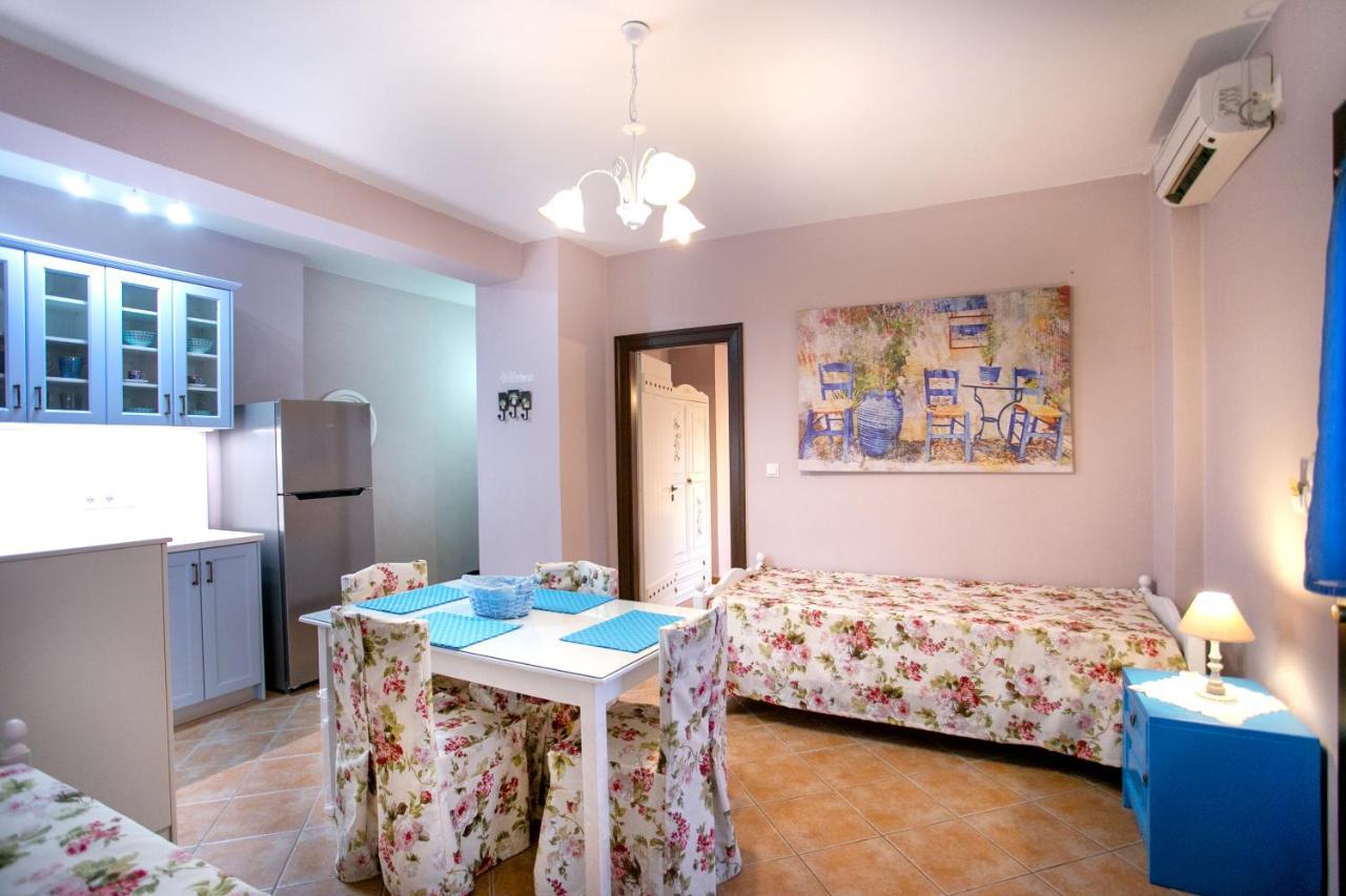 Traditional Plagiaki Apartment Neo Oitilo