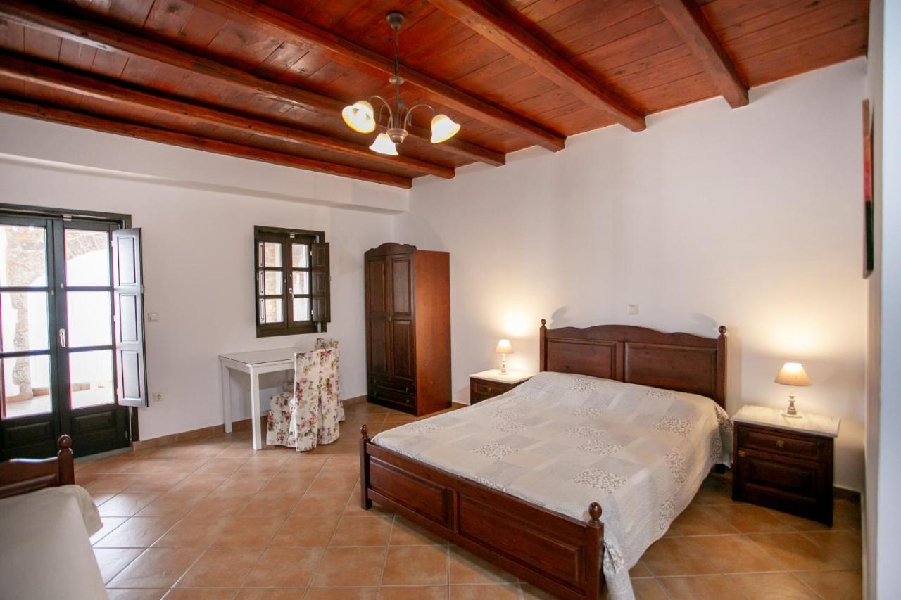 Traditional Plagiaki Apartment Neo Oitilo
