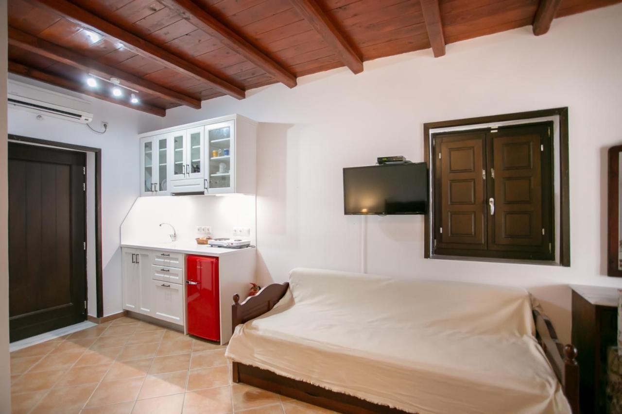 Traditional Plagiaki Apartment *
